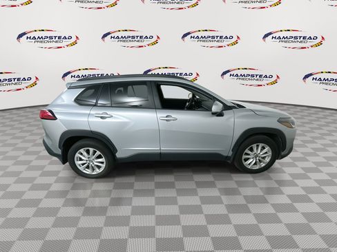 Used 2023 Toyota Corolla Cross LE image 9