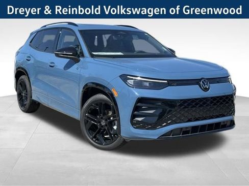 New 2026 Volkswagen Tiguan SE R-Line FWD image 1