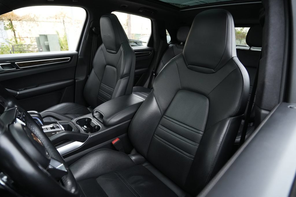 Used 2019 Porsche Cayenne Turbo AWD/4WD image 27