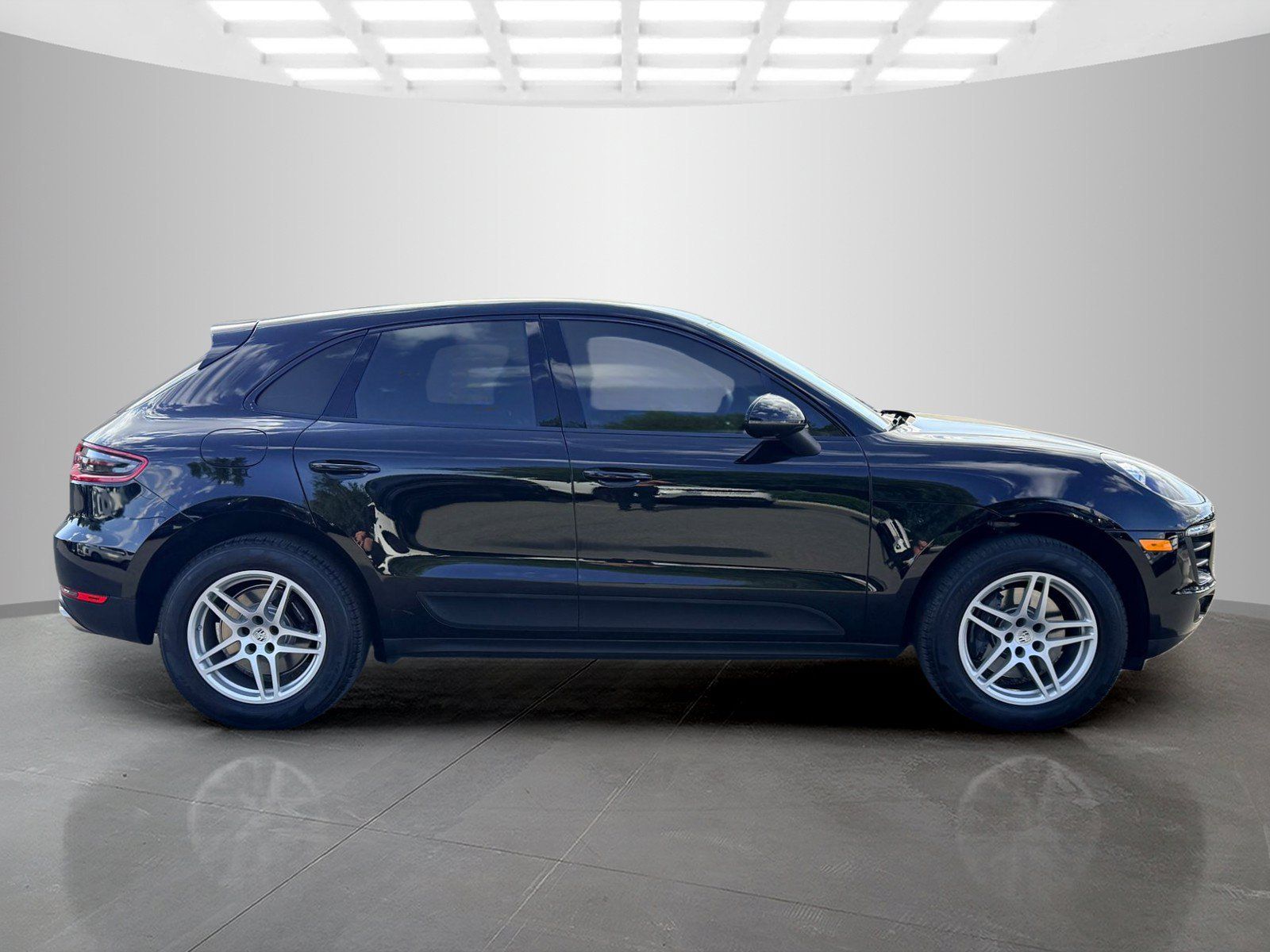 Used 2017 Porsche Macan AWD/4WD image 4