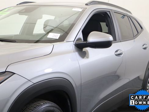 Used 2025 Chevrolet Trax LT image 12