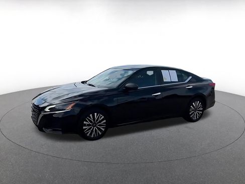 Used 2025 Nissan Altima 2.5 SV FWD image 8