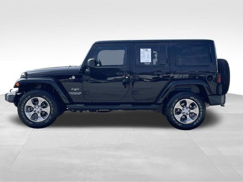 Used 2016 Jeep Wrangler Unlimited Sahara w/ Connectivity Group image 7