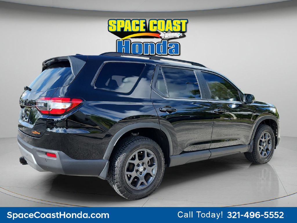 Certified 2025 Honda Pilot TrailSport image 11