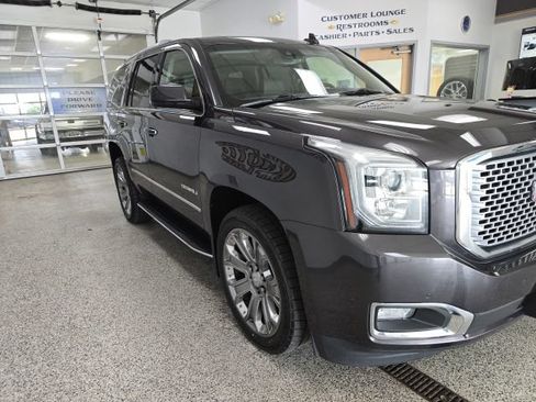 Used 2017 GMC Yukon Denali w/ Open Road Package AWD/4WD image 3