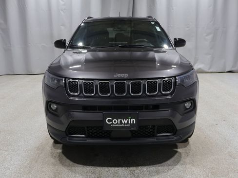 Used 2023 Jeep Compass Latitude image 9