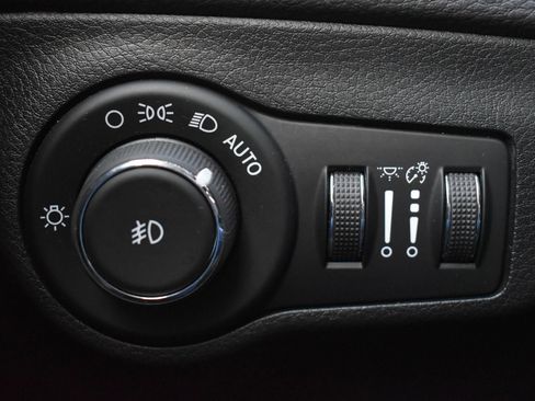 Used 2018 Jeep Compass Latitude w/ Cold Weather Group AWD/4WD image 16