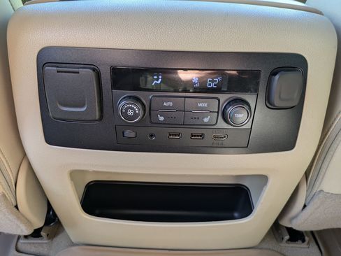 Used 2019 GMC Yukon Denali w/ Denali Ultimate Package AWD/4WD image 28
