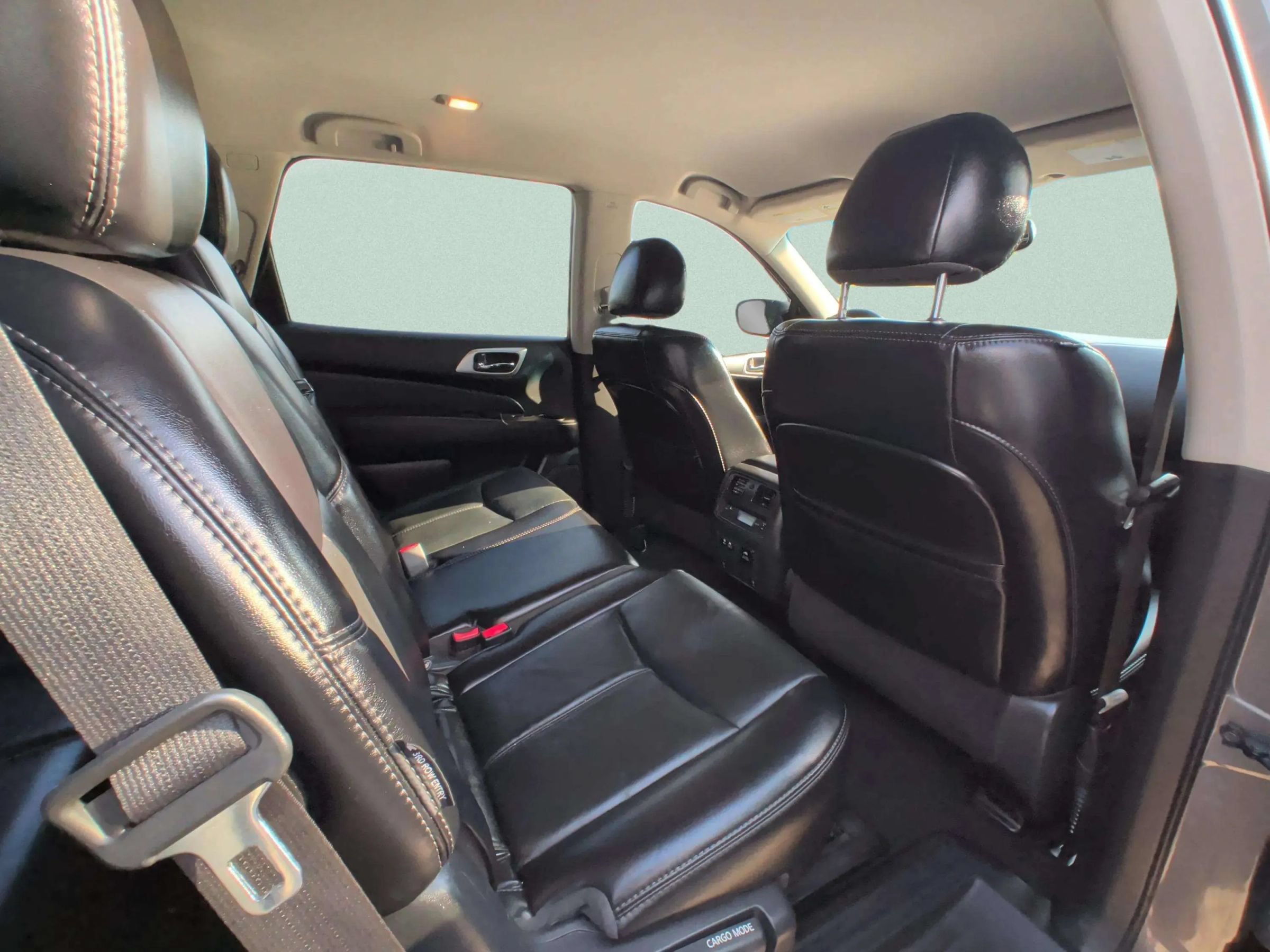 Used 2020 Nissan Pathfinder SL FWD image 32