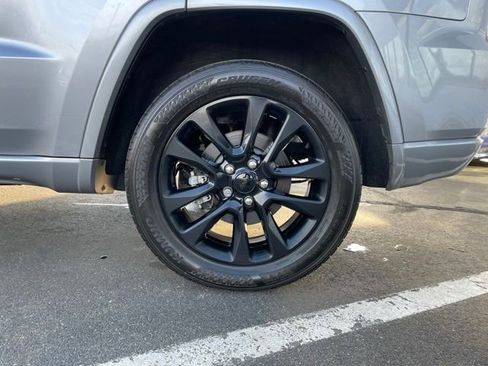 Used 2021 Jeep Grand Cherokee Laredo X image 33