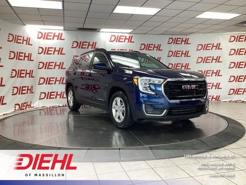 Used 2022 GMC Terrain SLE w/ Driver Convenience Package FWD image 1