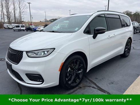 Certified 2025 Chrysler Pacifica Limited image 8