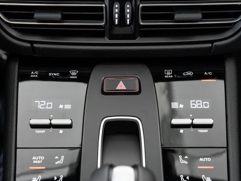 Used 2025 Porsche Macan image 20