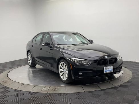 Used 2018 BMW 320i xDrive 320i xDrive w/ Sport Package image 12