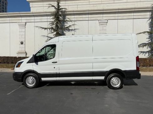 Used 2023 Ford Transit 250 Medium Roof AWD image 10