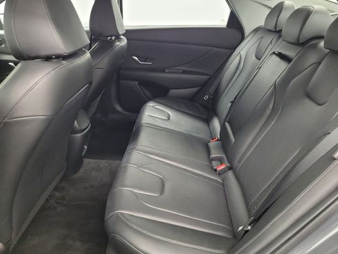 Used 2025 Hyundai Elantra Limited FWD image 18