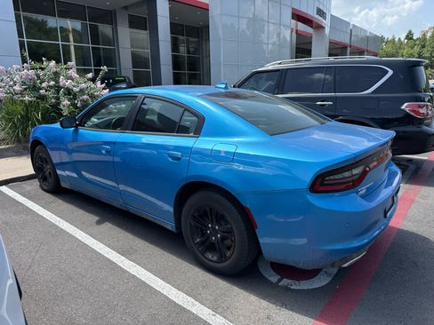 Used 2023 Dodge Charger SXT RWD image 3