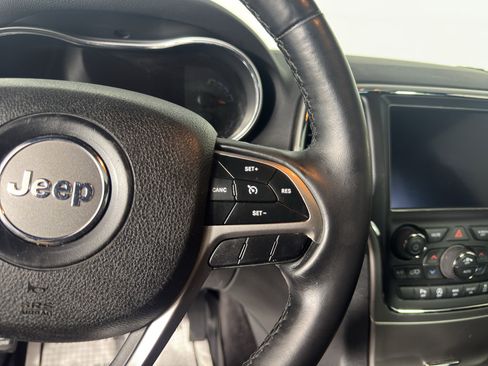 Used 2018 Jeep Grand Cherokee Altitude image 21