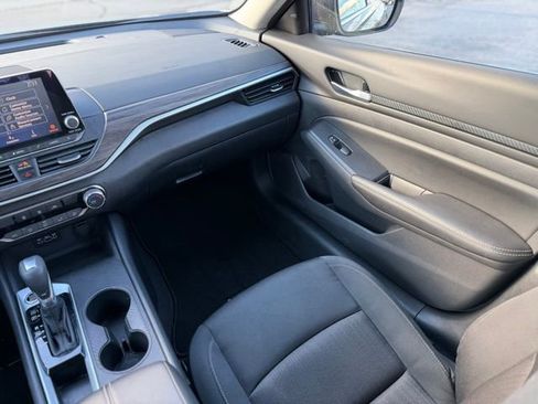 Used 2025 Nissan Altima 2.5 SV image 22