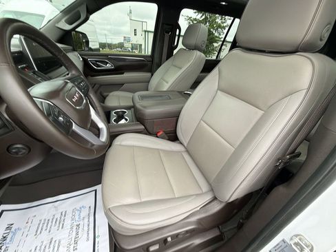 Used 2023 GMC Yukon XL SLT w/ SLT Premium Package AWD/4WD image 19