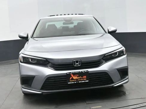 Used 2022 Honda Civic EX image 3