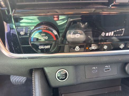 Used 2023 Nissan Rogue SL AWD/4WD image 26