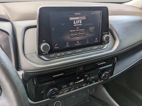 Used 2021 Nissan Rogue SL FWD image 23