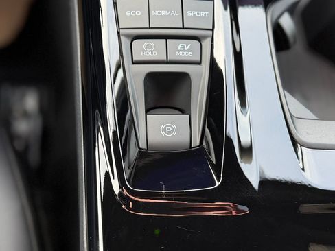New 2026 Toyota Camry Hybrid AWD/4WD image 21