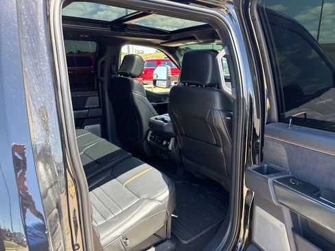 Used 2024 Ford F350 Platinum AWD/4WD image 11