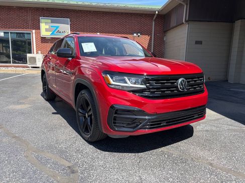Used 2022 Volkswagen Atlas Cross Sport SEL R-Line AWD/4WD image 2