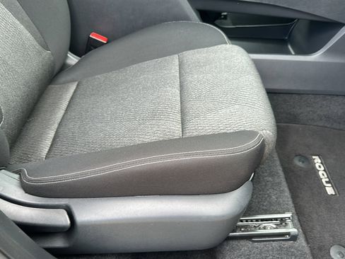 Certified 2025 Nissan Rogue SV image 25