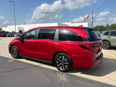Certified 2026 Honda Odyssey EX-L image 6