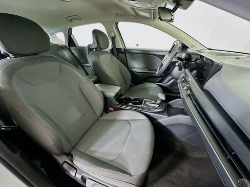 Used 2025 Kia K4 LXS image 29