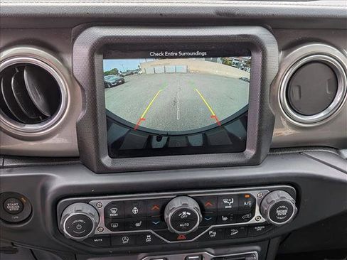 Used 2019 Jeep Wrangler Unlimited Sahara AWD/4WD image 14