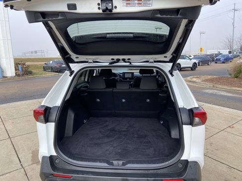 Used 2022 Toyota RAV4 XLE image 25