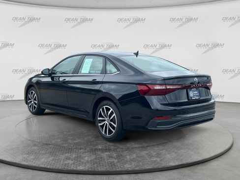 Used 2026 Volkswagen Jetta SE FWD image 5