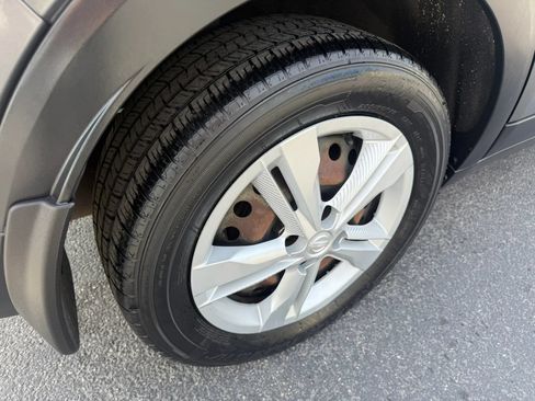 Used 2021 Nissan Kicks S FWD image 28
