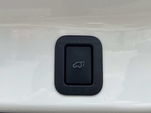 Used 2018 Toyota Highlander Limited w/ Protection Package #3 AWD/4WD image 12