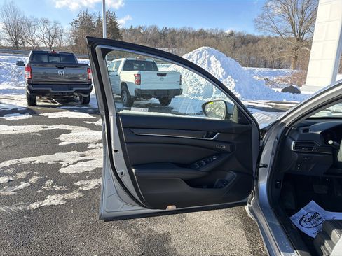 Used 2019 Honda Accord EX-L image 10