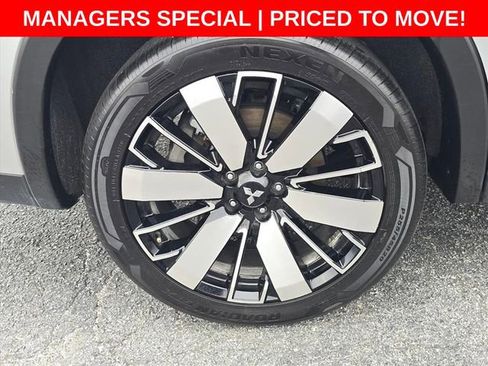Used 2025 Mitsubishi Outlander SE FWD image 31