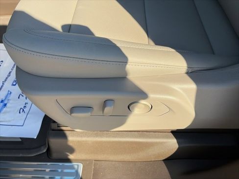 New 2026 GMC Sierra 1500 SLT image 18