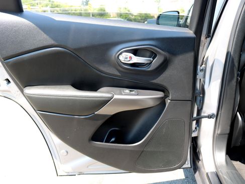 Used 2020 Jeep Cherokee Limited image 37