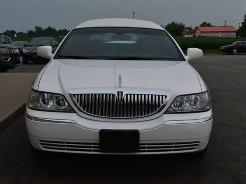Used 2008 Lincoln Town Car Executive RWD image 12