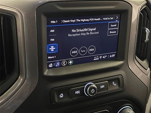 Used 2023 Chevrolet Silverado 1500 Custom image 17