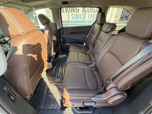 New 2026 Honda Odyssey Touring image 9