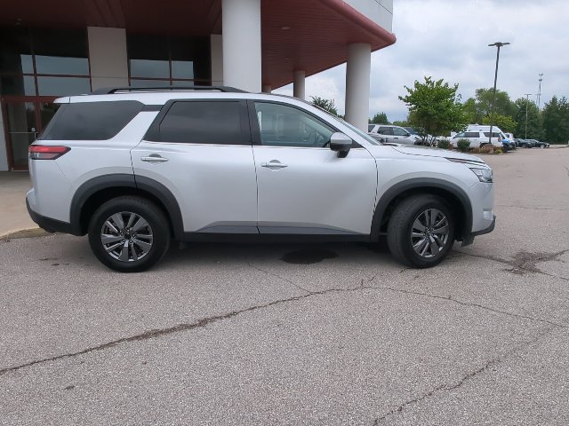 Used 2025 Nissan Pathfinder SV AWD/4WD image 32