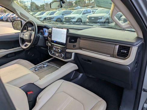 Used 2022 Ford Expedition Max Limited image 40
