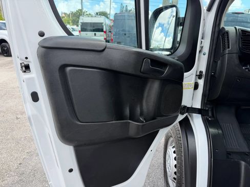 Used 2024 RAM ProMaster 2500 w/ Convenience Group FWD image 11