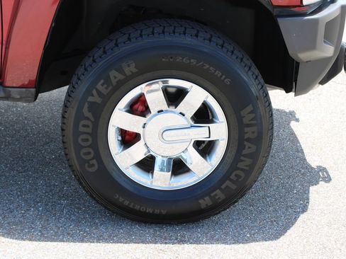 Used 2010 HUMMER H3T w/ Appearance Package AWD/4WD image 5