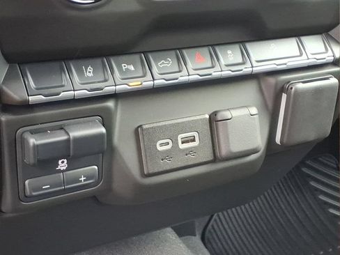 Certified 2025 Chevrolet Silverado 2500 Custom w/ Custom Value Package AWD/4WD image 6